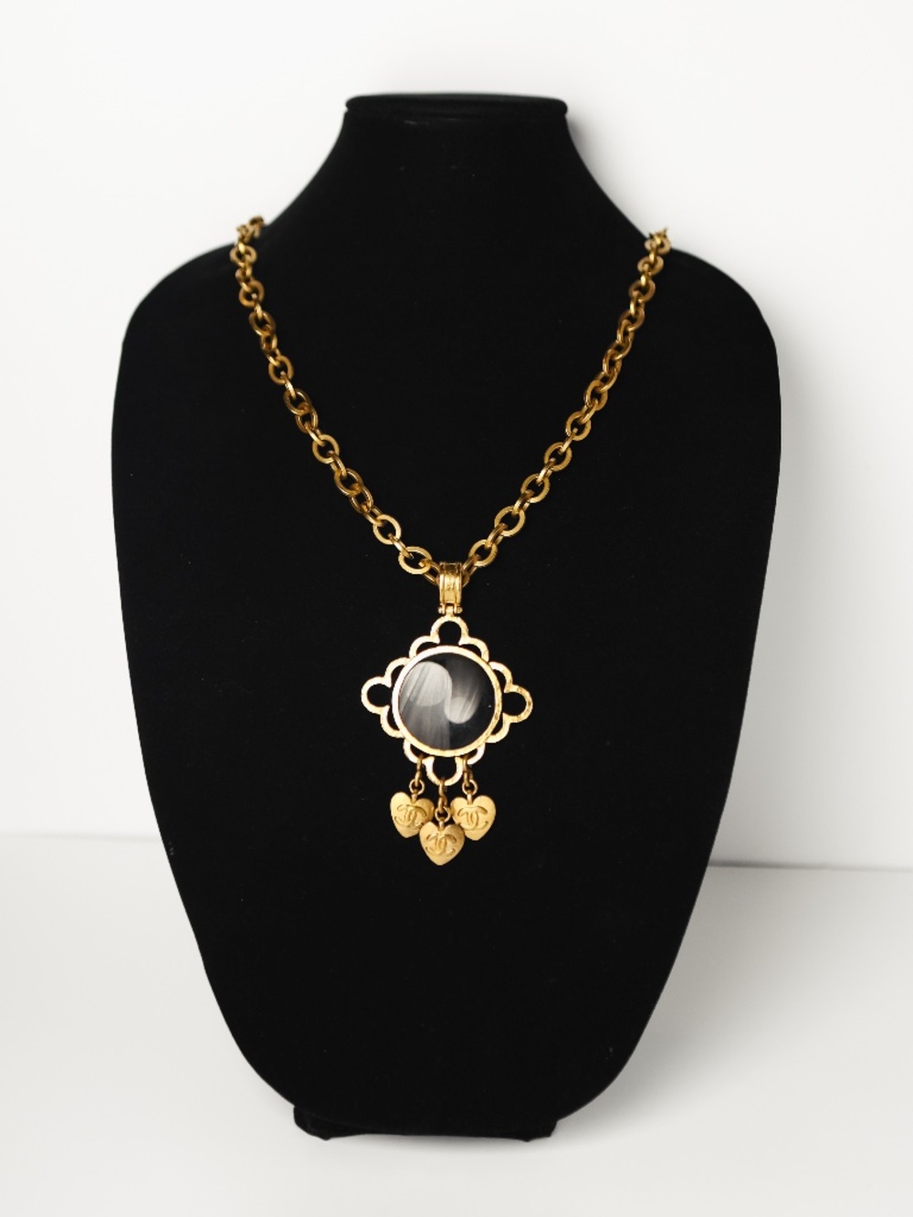 VINTAGE CHANEL Gold Magnifying Glass Pendant Heart Charm Necklace